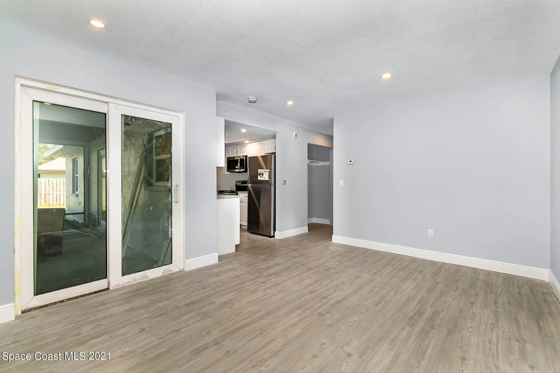 Photo of 646 Ford Circle W