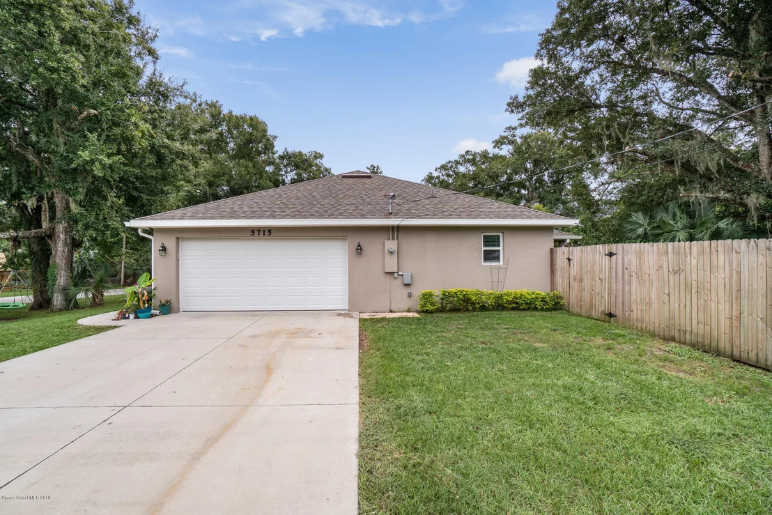 Photo of 5715 Lord Street