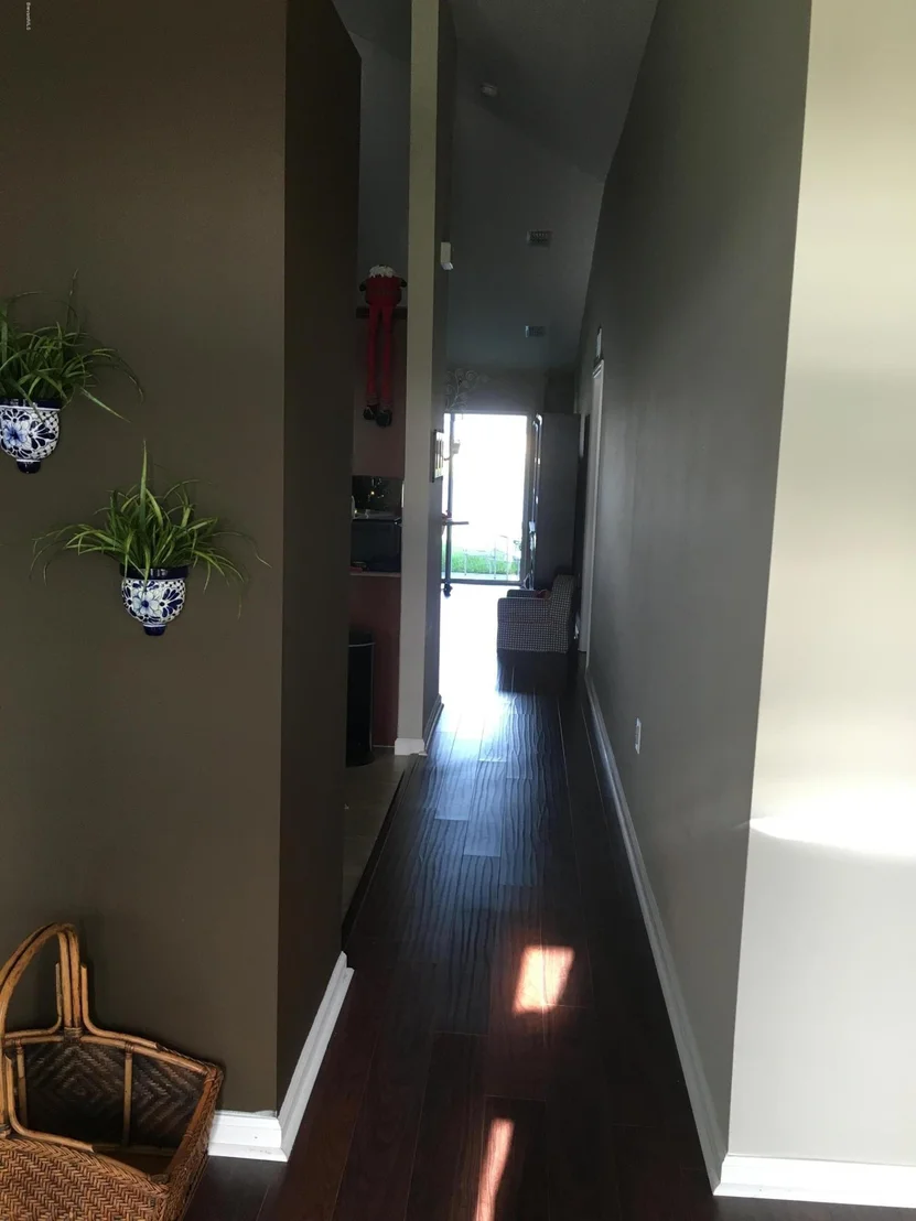 Photo of 325 SE Abernathy Circle