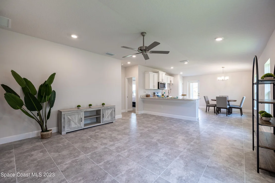 Photo of 1083 Grantham Lane