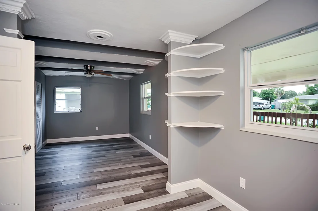 Photo of 1860 Oakwood Drive