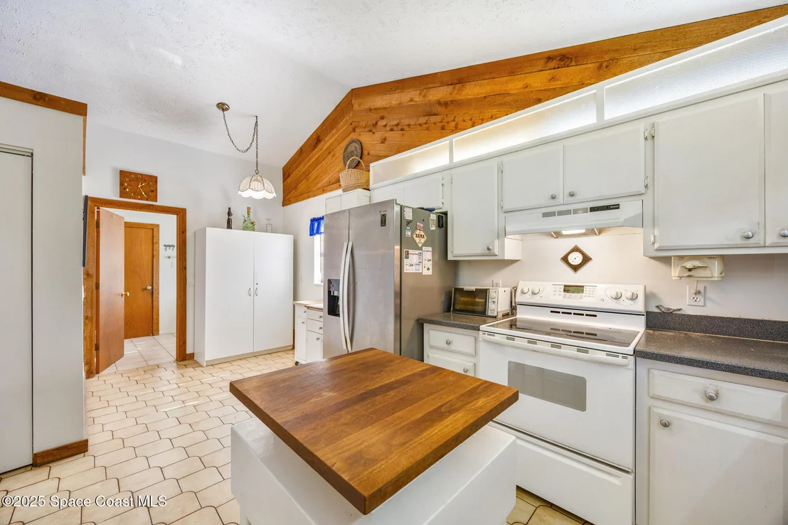 Photo of 1007 Pineapple Avenue NE
