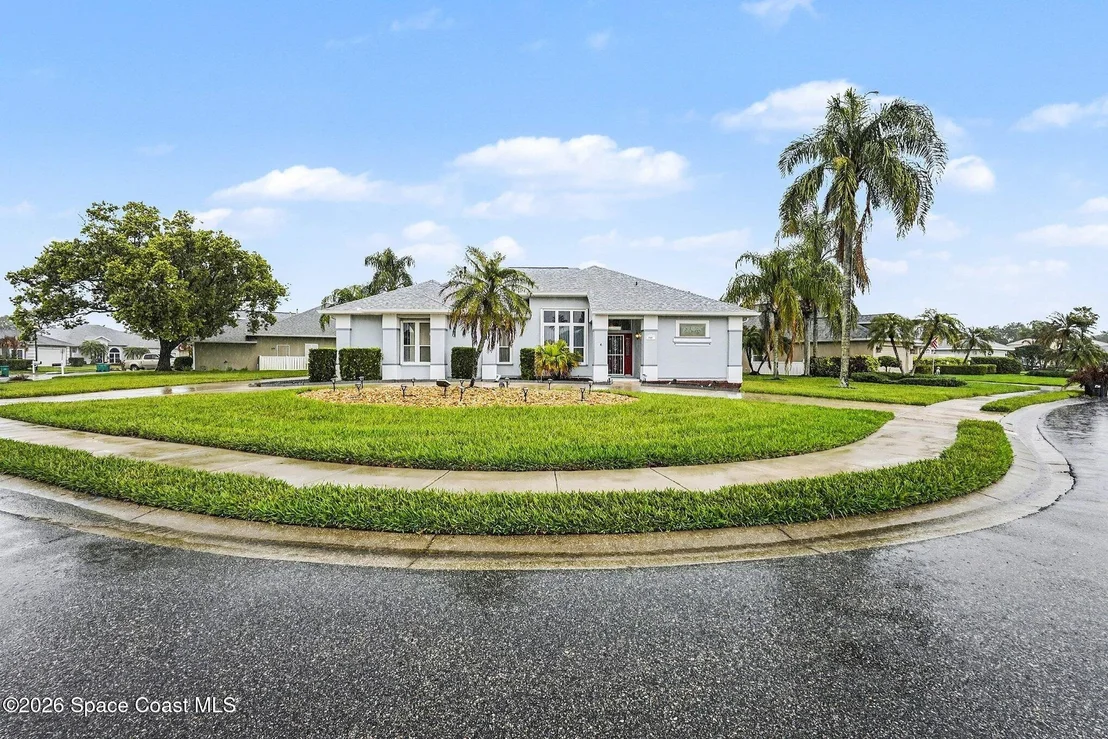 Photo of 981 Victoria Place