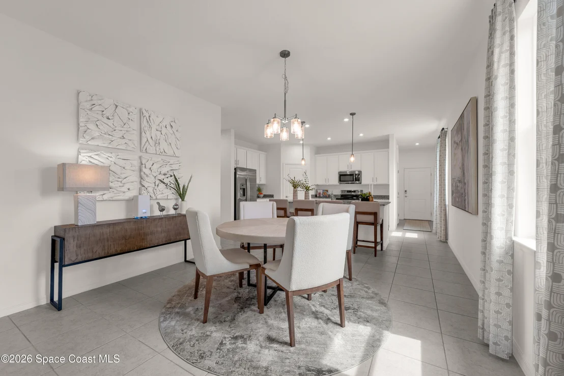 Photo of 637 Castleford Avenue NE
