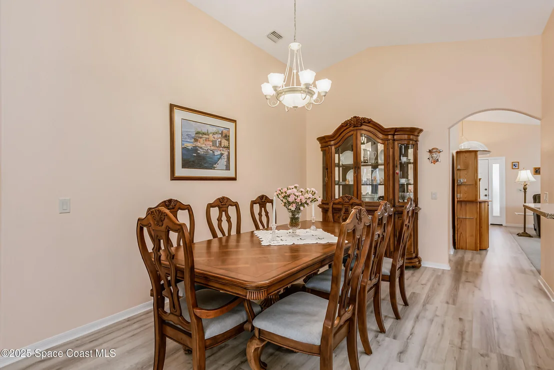 Photo of 1087 Pine Creek Circle NE