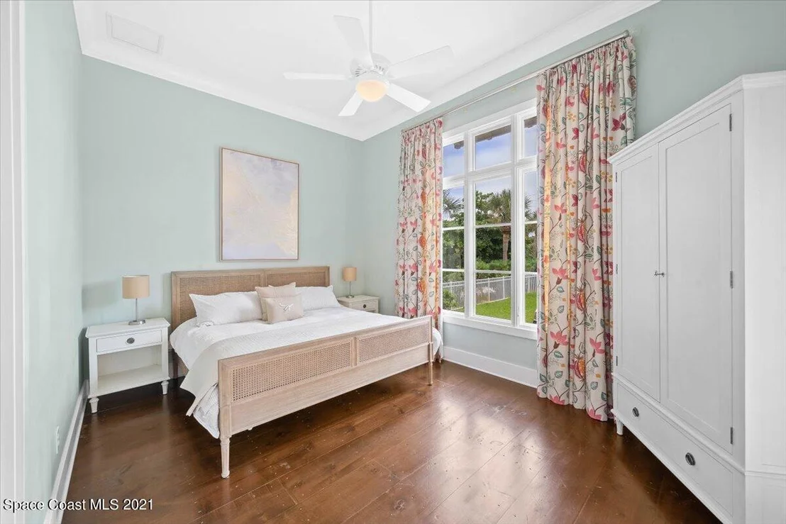Photo of 2780 N Riverside Drive