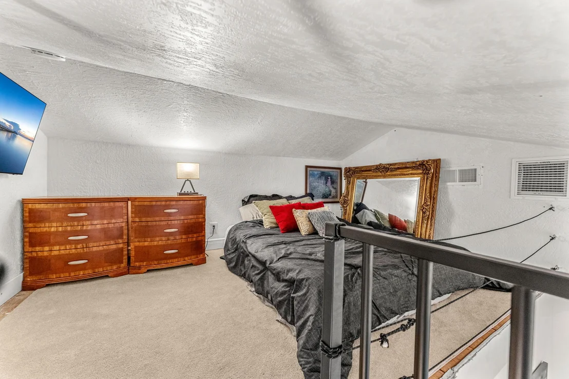Photo of 1557 Hillcrest Drive