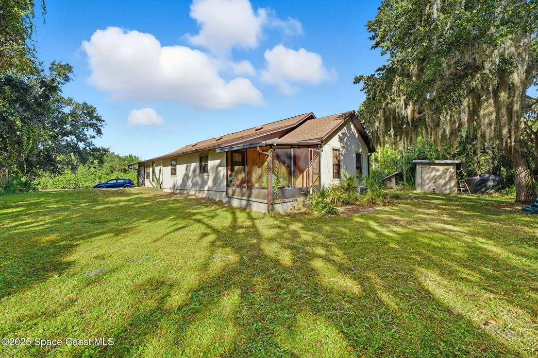 Photo of 2821&2825 Lionel Road