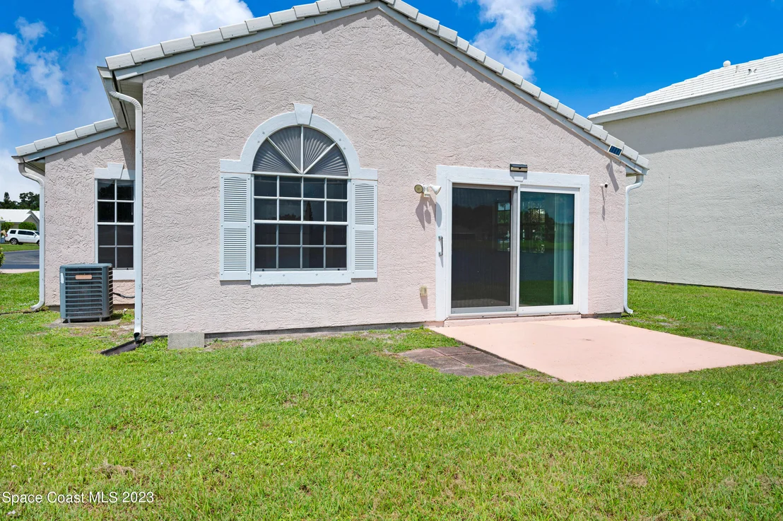 Photo of 963 Wateroak Drive NE