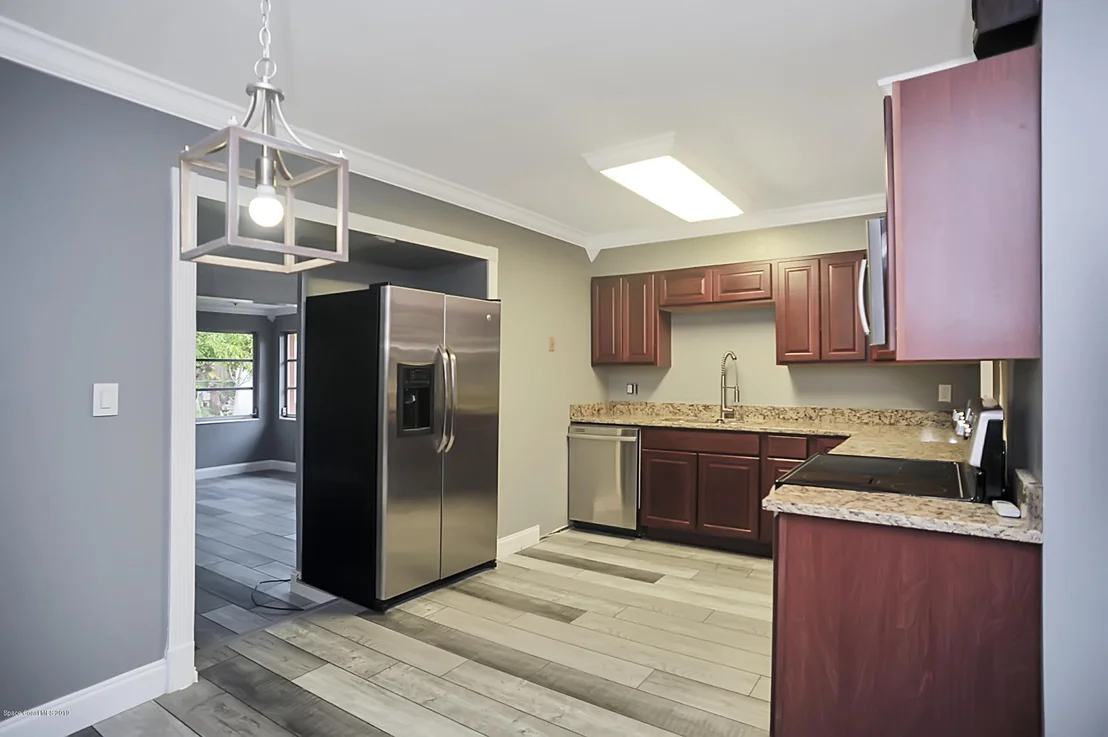 Photo of 1860 Oakwood Drive