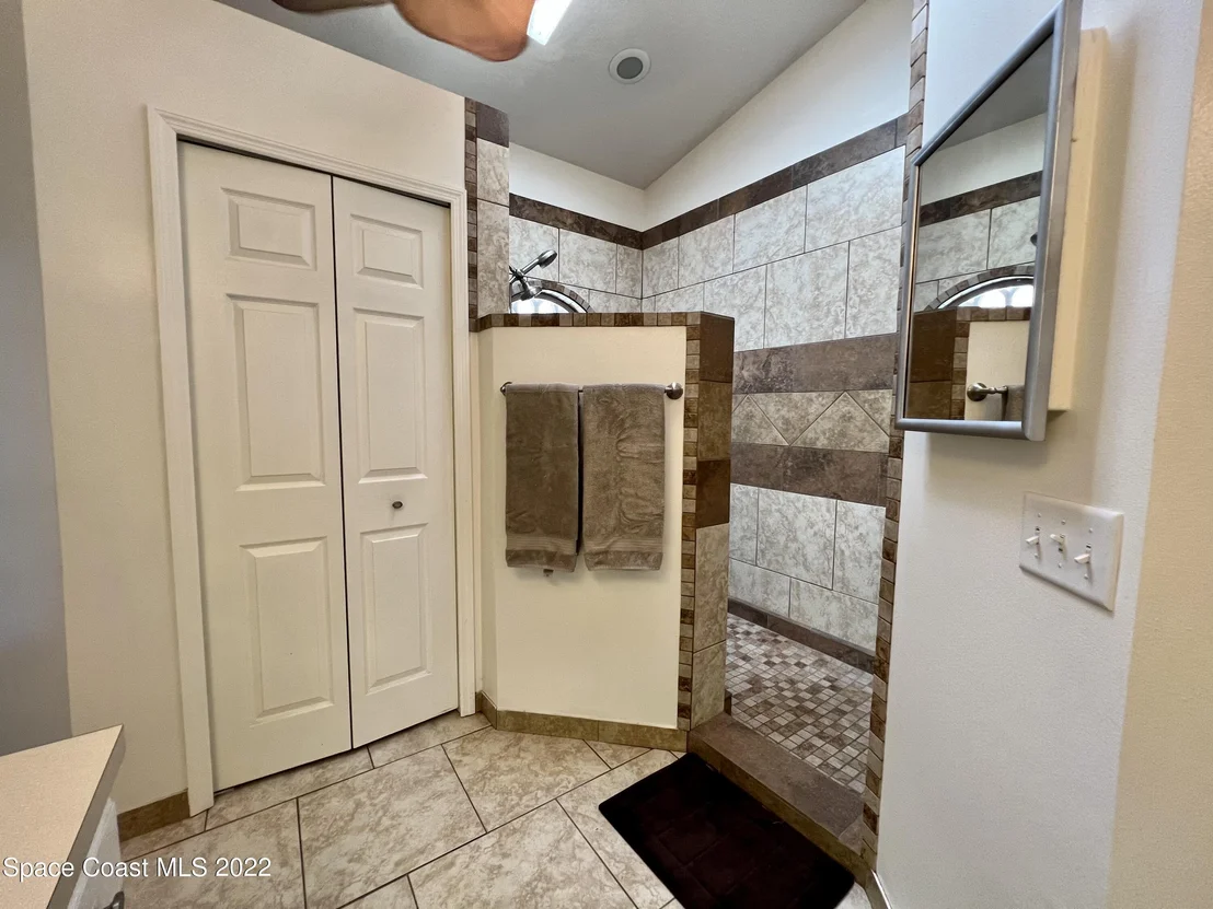 Photo of 6553 Cedar Avenue