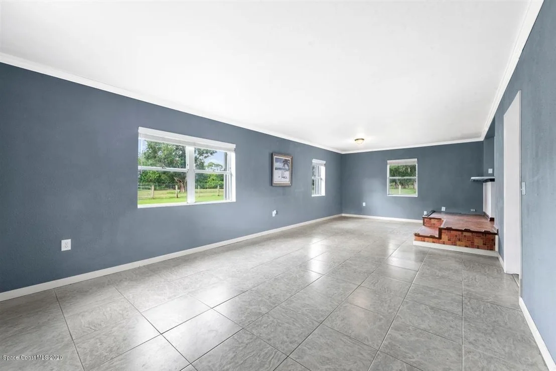Photo of 1285 Hall Road