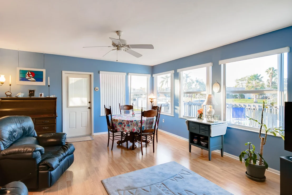 Photo of 485 Cardinal Drive
