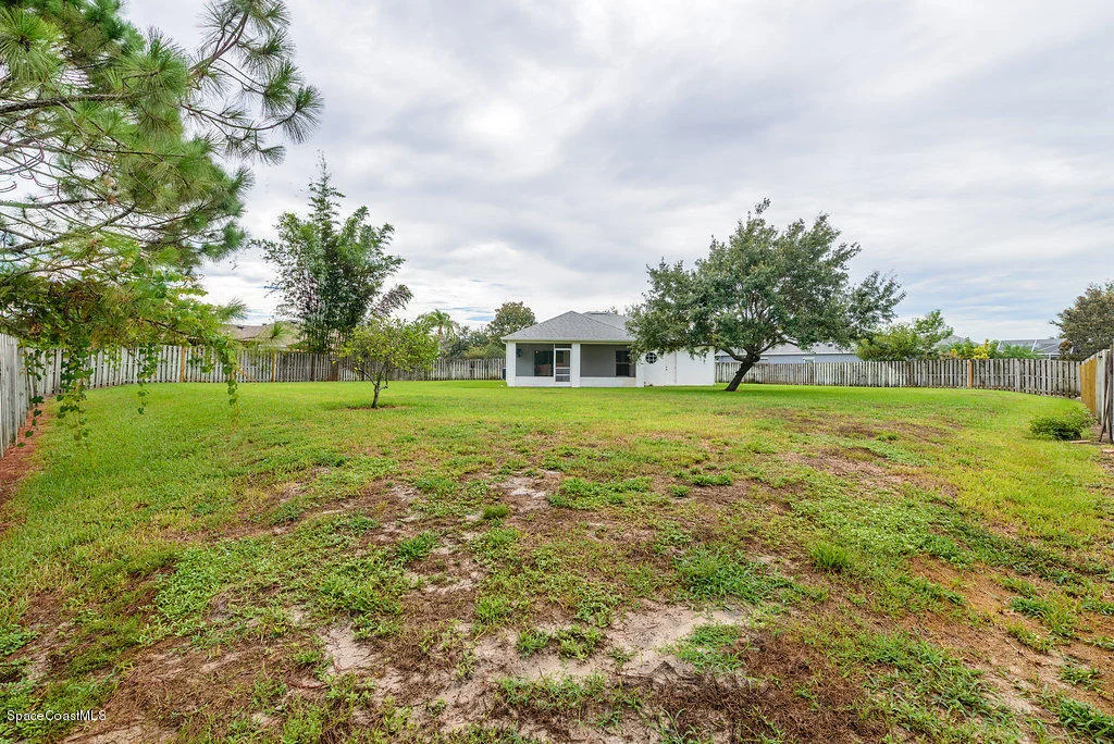 Photo of 1203 White Oak Circle