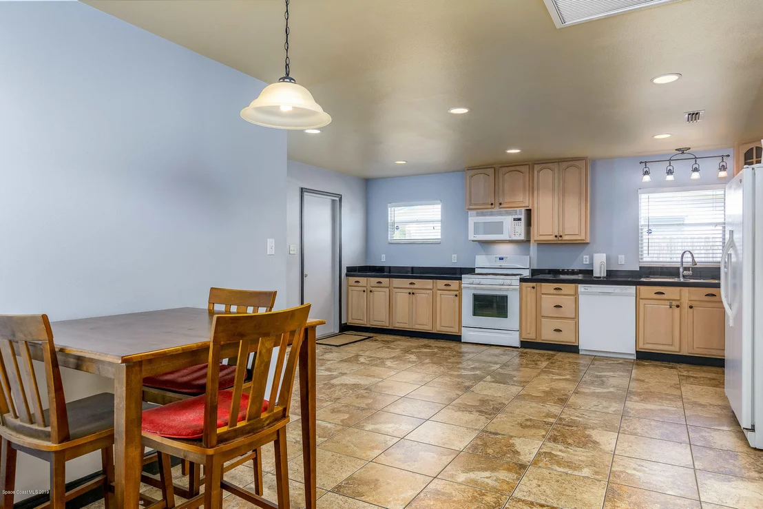 Photo of 932 Kings Post Road