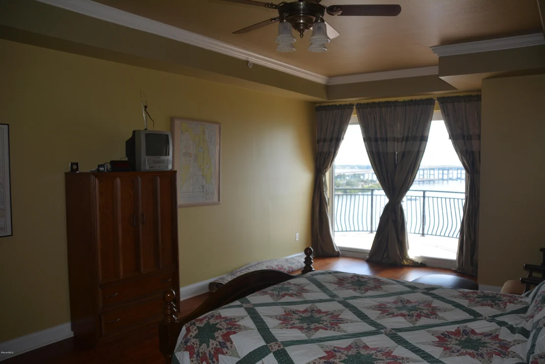 Photo of Unit 801 at 21 Riverside Drive