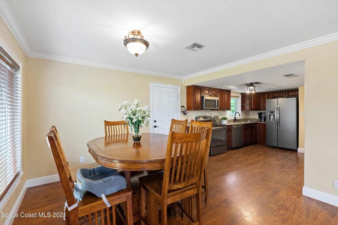 Photo of 2416 Lakeview Drive