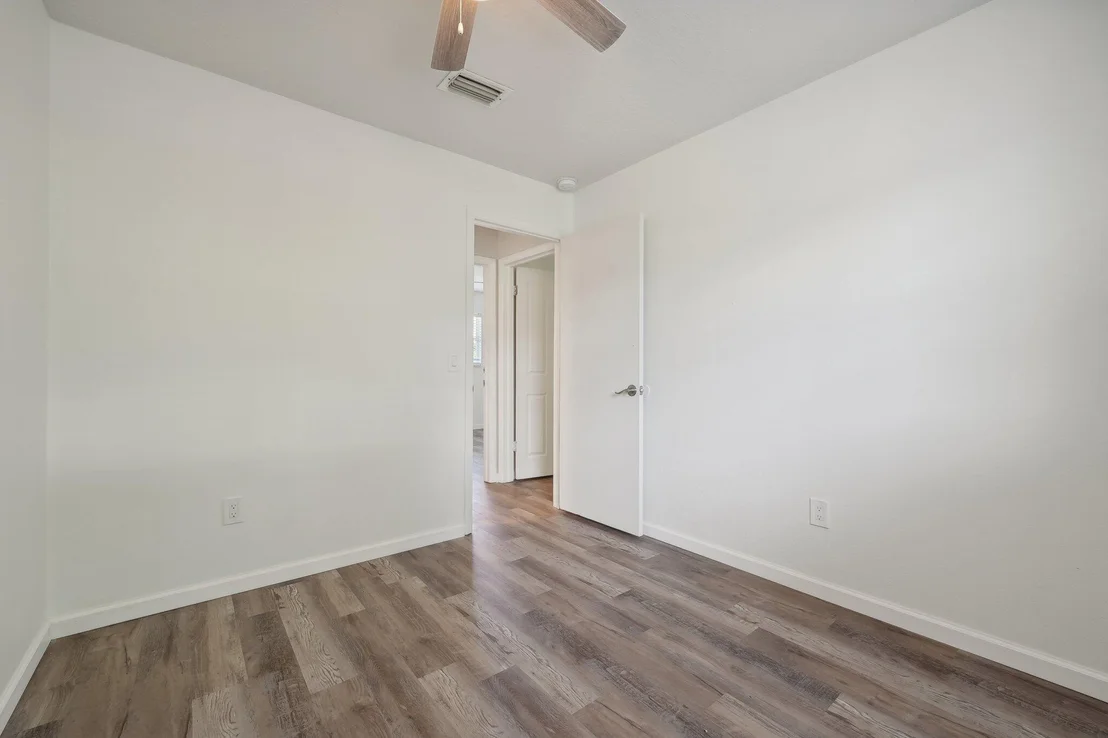 Photo of 3282 Abbott Avenue NE