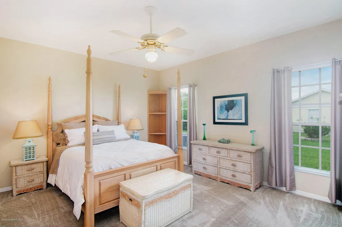 Photo of 989 South Fork Circle