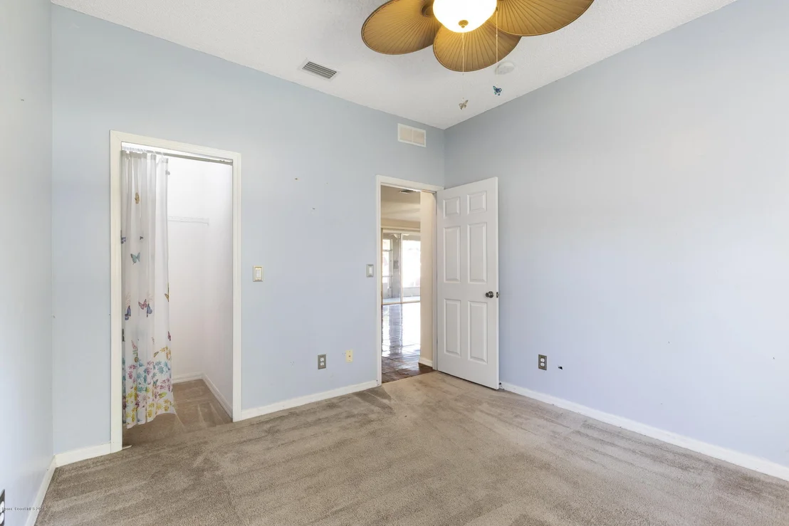 Photo of 5585 Graham Street