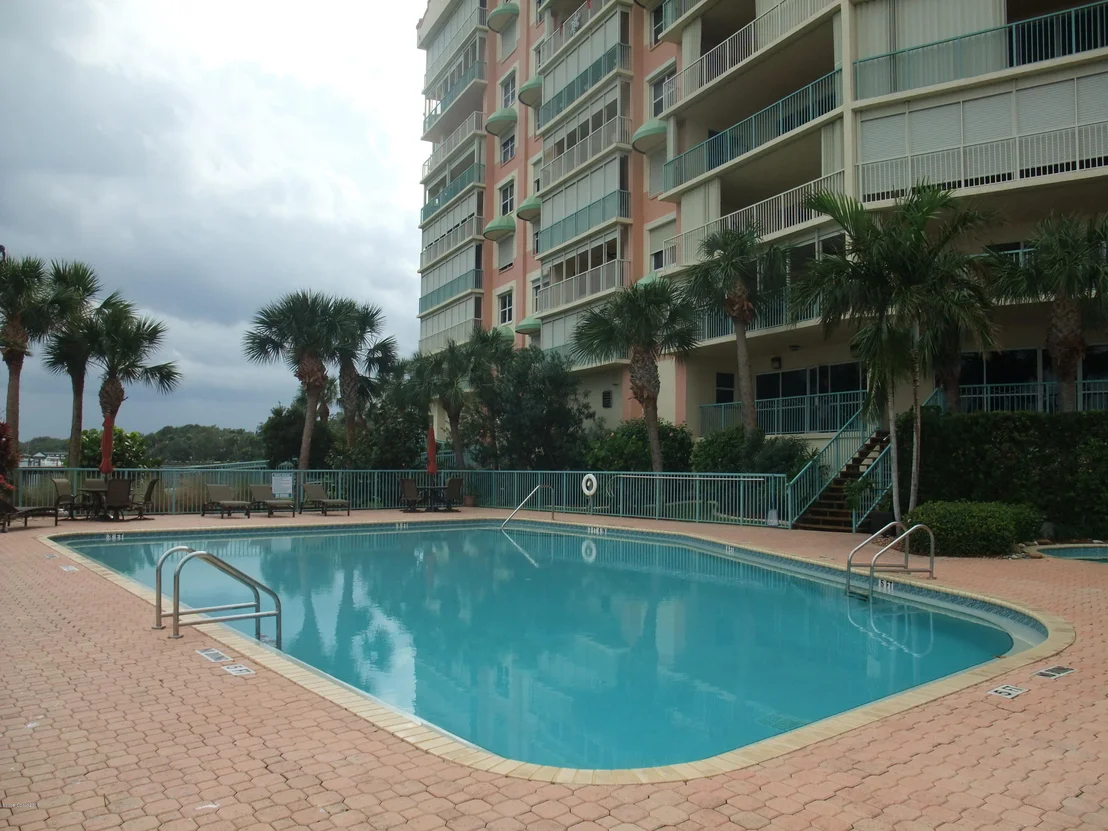 Photo of Unit 702 at 102 Riverside Drive