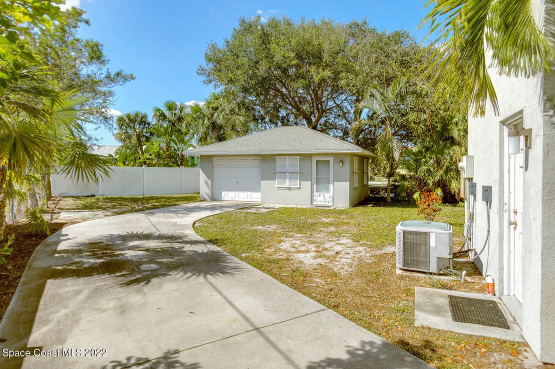 Photo of 2922 Riverview Drive