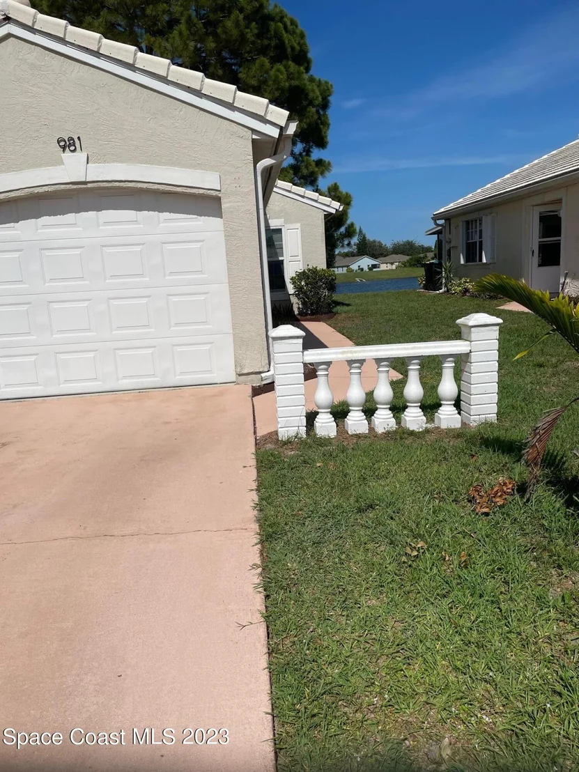 Photo of 981 Wateroak Drive NE