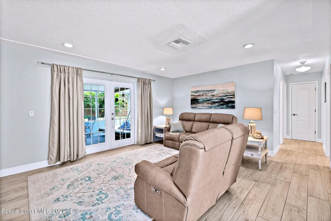 Photo of 130 Oakledge Drive
