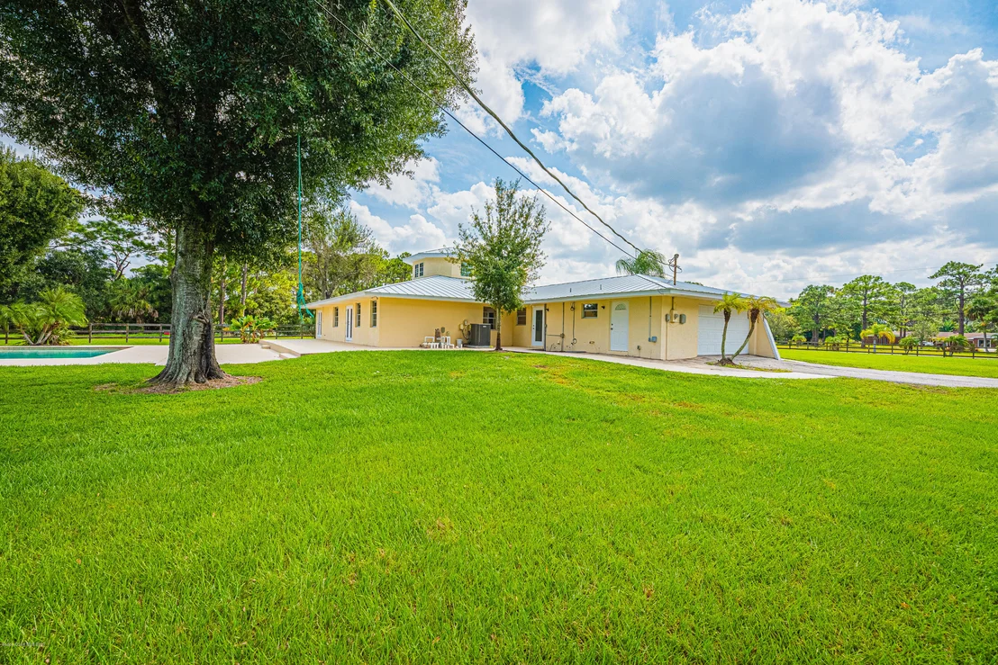 Photo of 4300 Pinewood Road