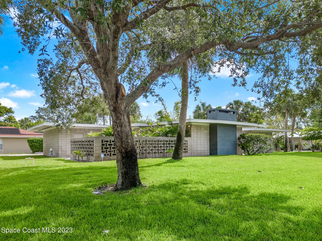 Photo of 598 Seabreeze Drive
