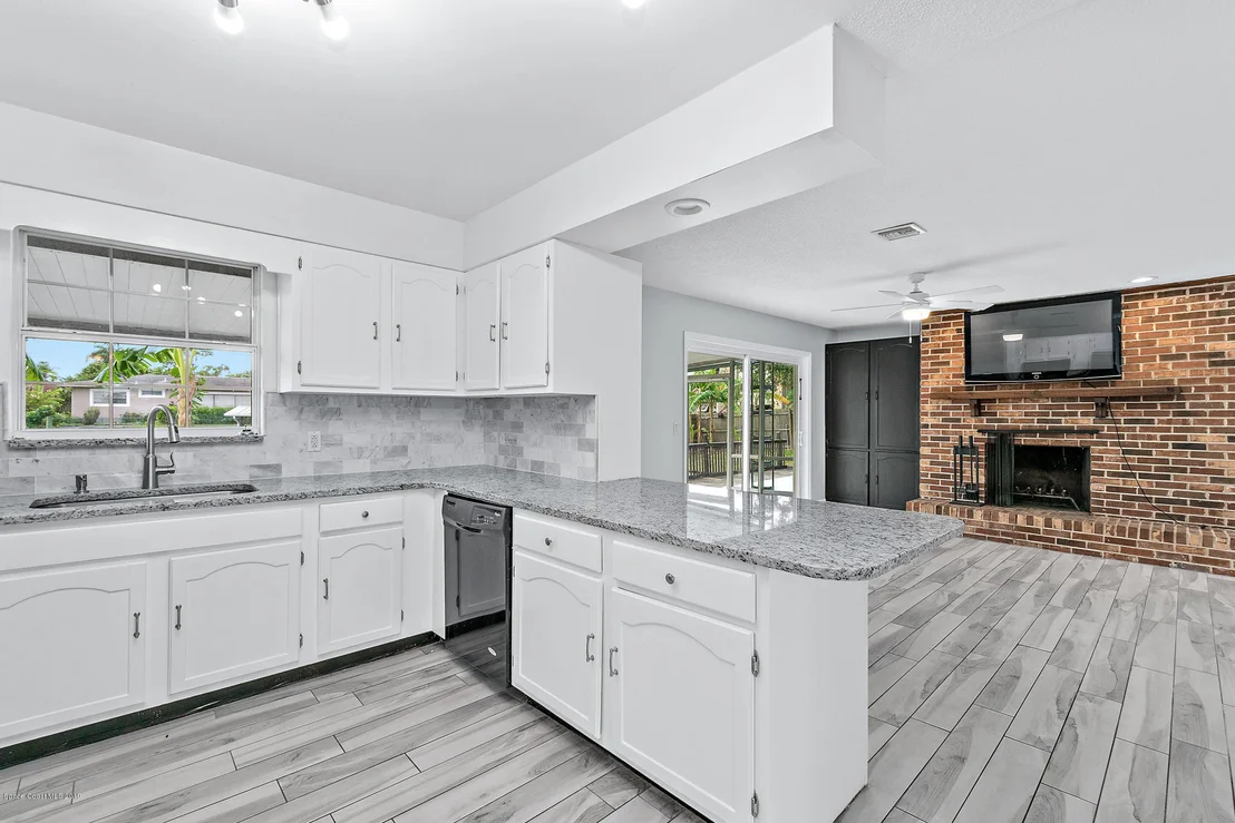 Photo of 818 Heron Road