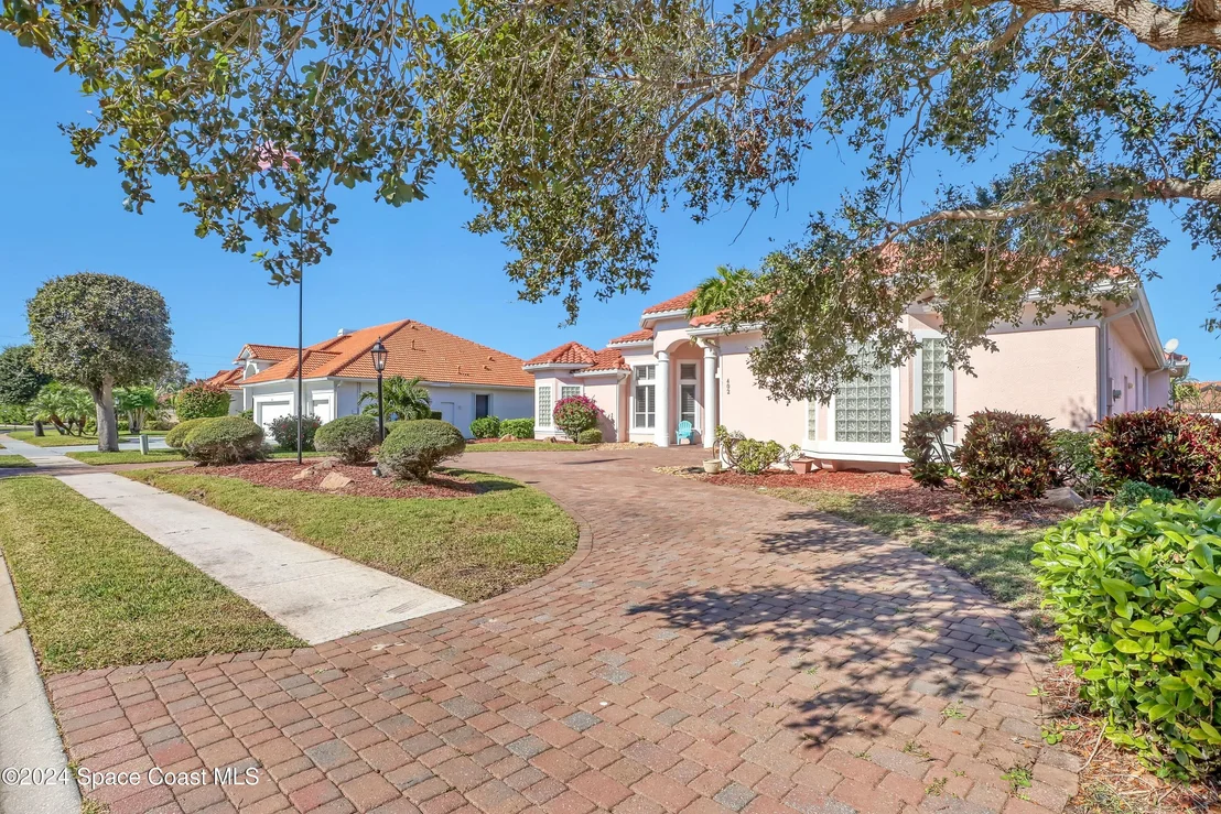 Photo of 402 Flanders Drive