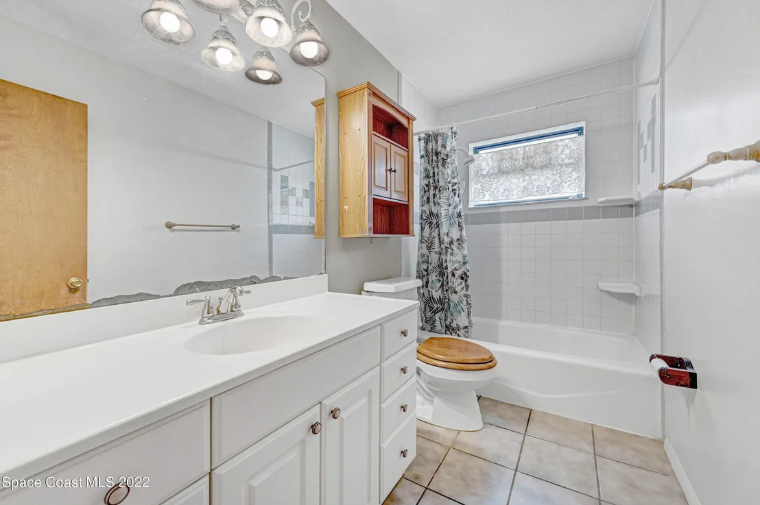 Photo of 995 Beacon Road
