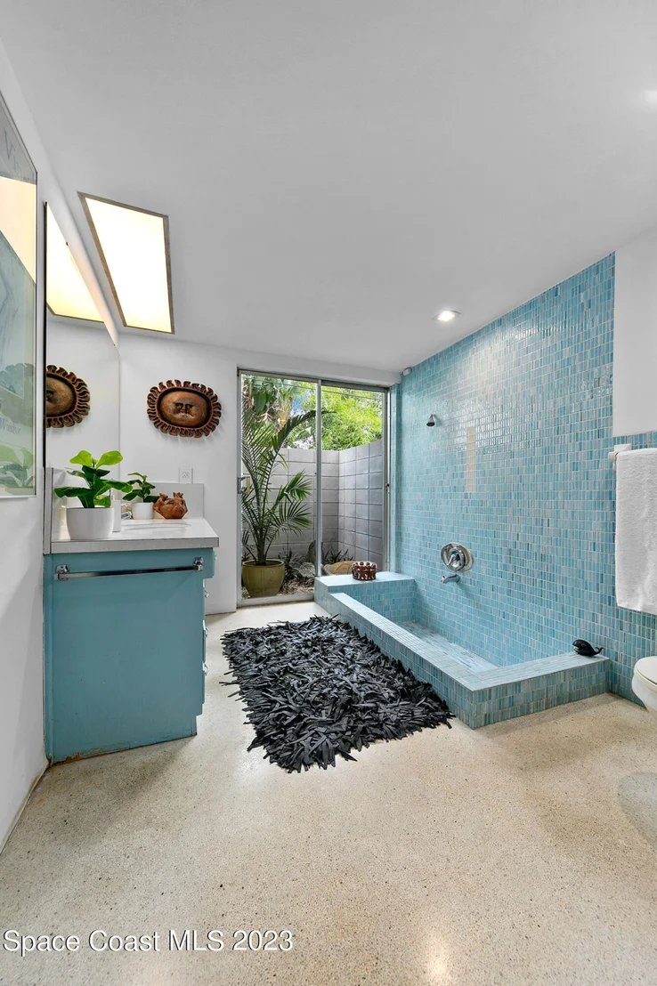 Photo of 598 Seabreeze Drive