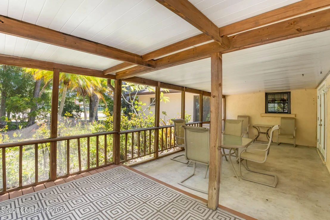 Photo of 2647 School Drive NE