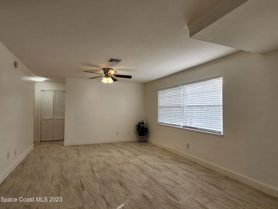 Photo of 581 Oxford Avenue