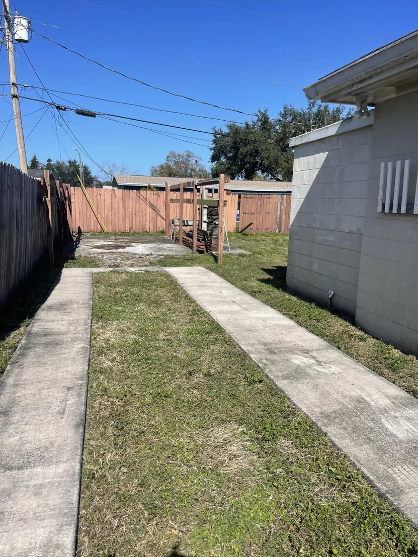 Photo of 2460 Victor Road
