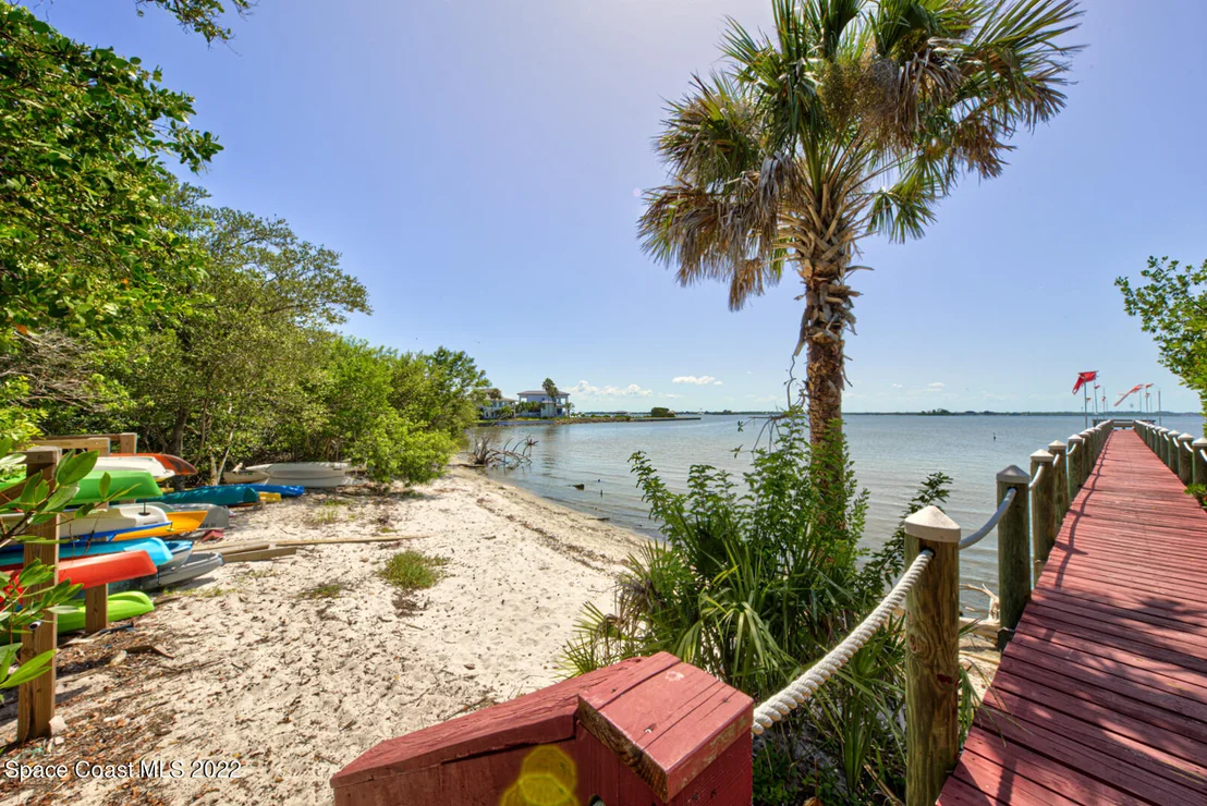 Photo of 334 Island Drive