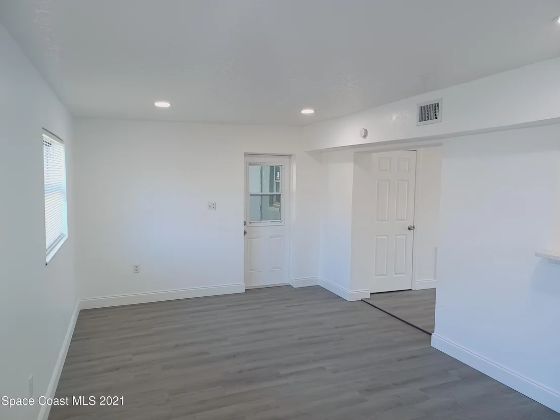 Photo of 1030 Illinois Road