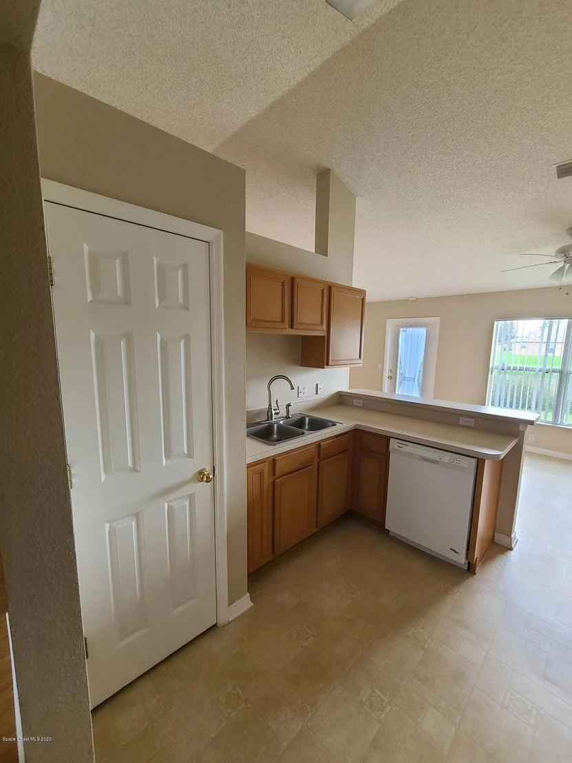 Photo of 1085 Kingfisher Way