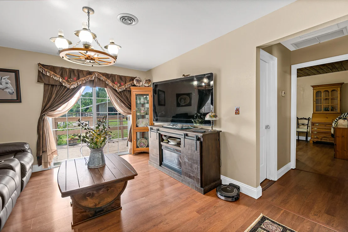 Photo of 3635 Hield Road