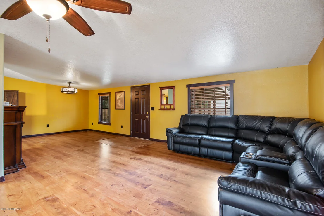 Photo of 497 Louis Drive