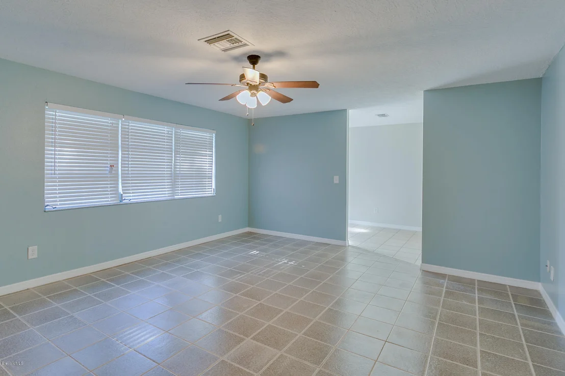 Photo of Unit 0 at 1835 Lansing Street
