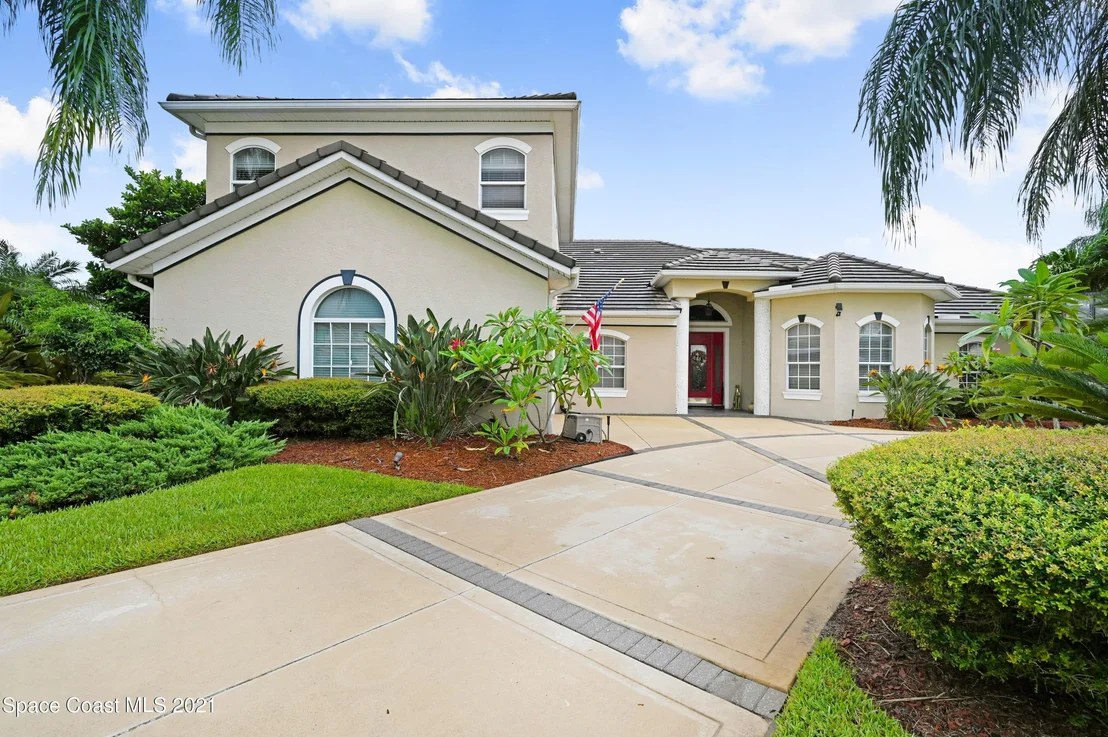 Photo of 687 Nicklaus Drive