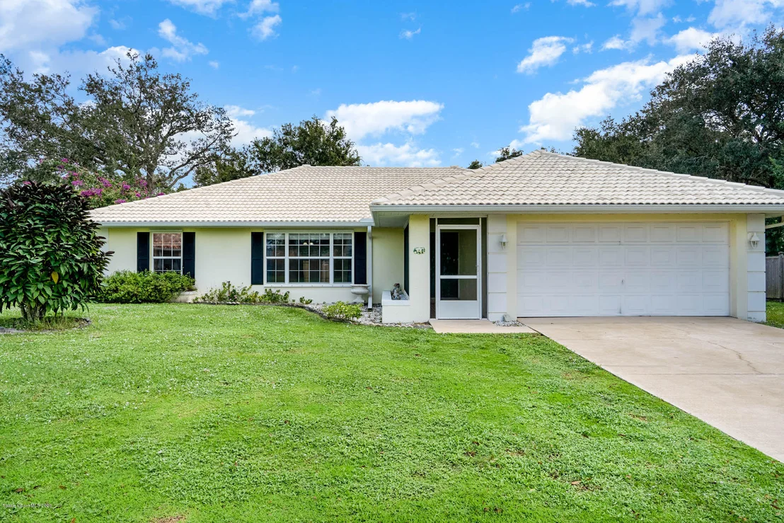 Photo of 2762 School Drive NE