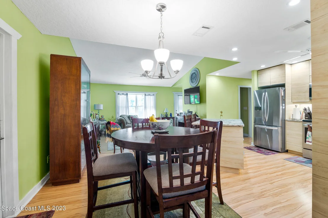 Photo of 655 Airoso Road SE