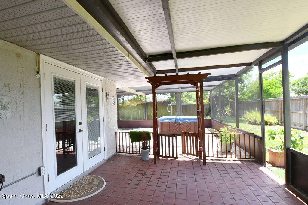 Photo of 1241 Riviera Drive NE