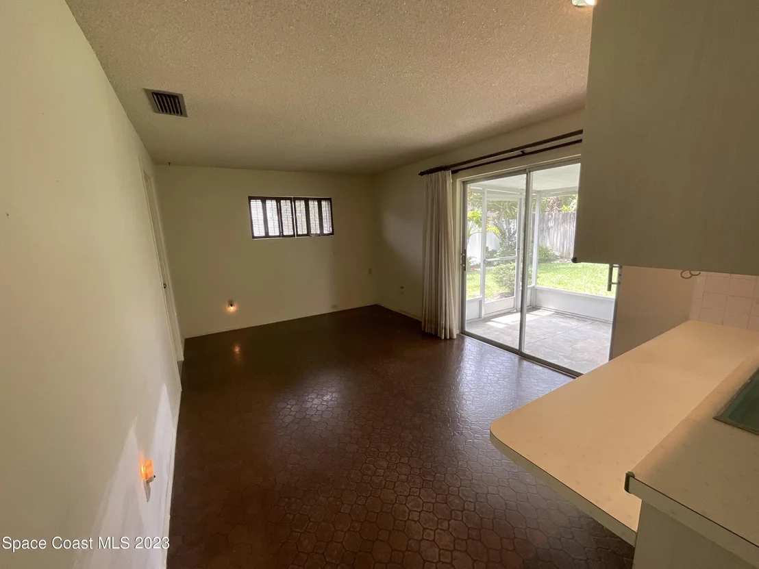 Photo of 918 Kings Post Road