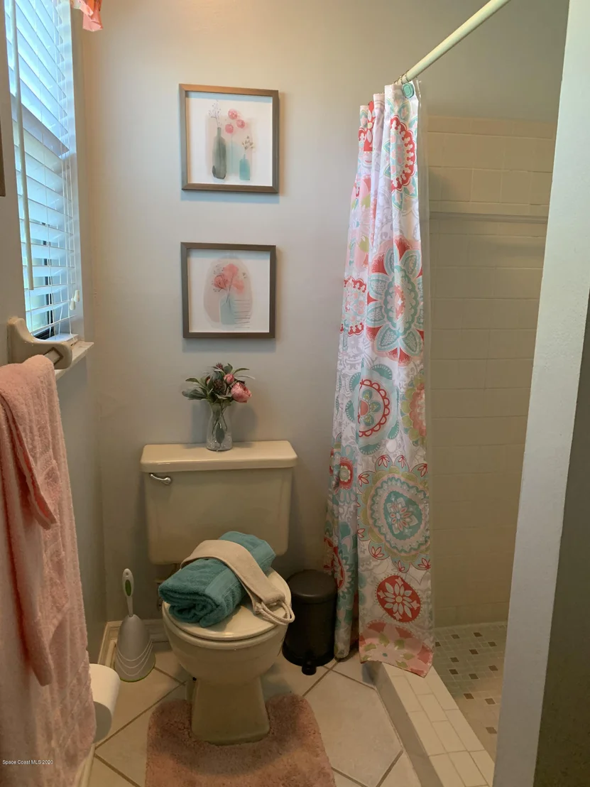 Photo of 5275 Devon Street