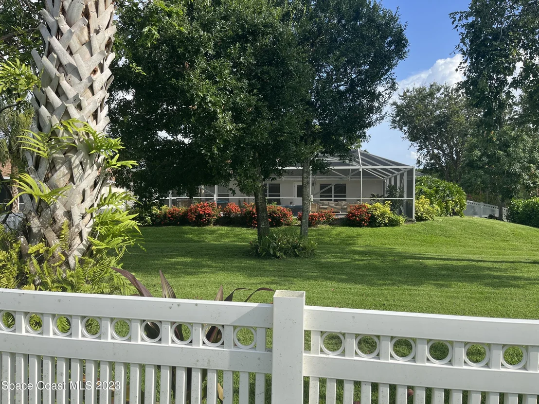 Photo of 997 Gulfstream Avenue